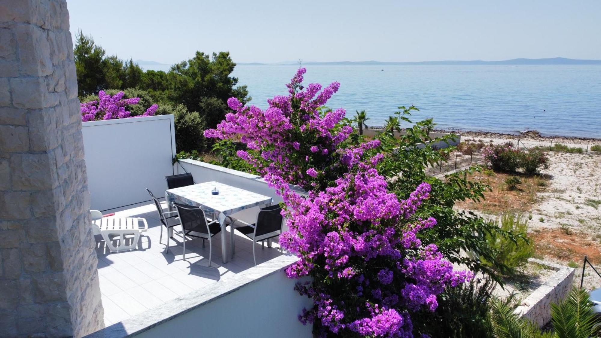 Mirakul Apartments Vir Dış mekan fotoğraf