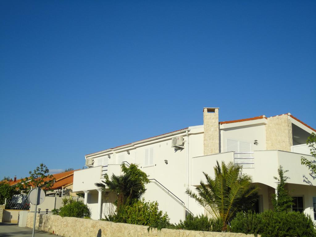 Mirakul Apartments Vir Dış mekan fotoğraf