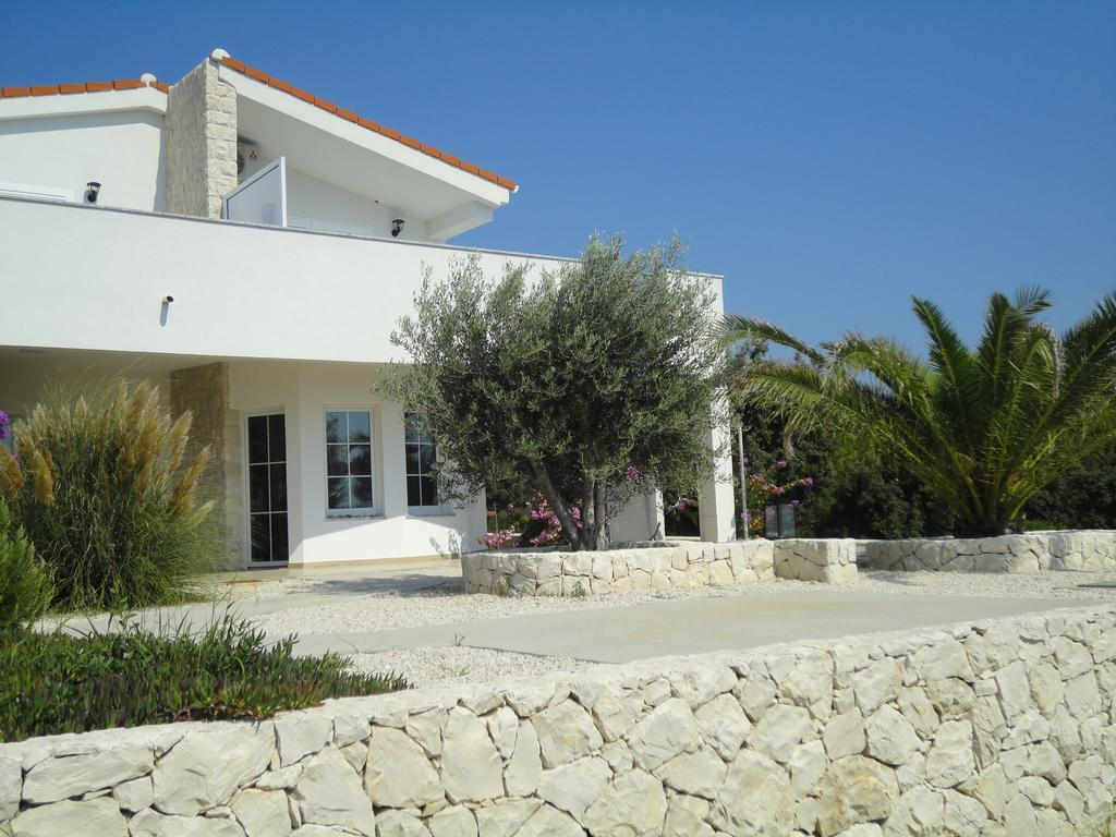 Mirakul Apartments Vir Dış mekan fotoğraf