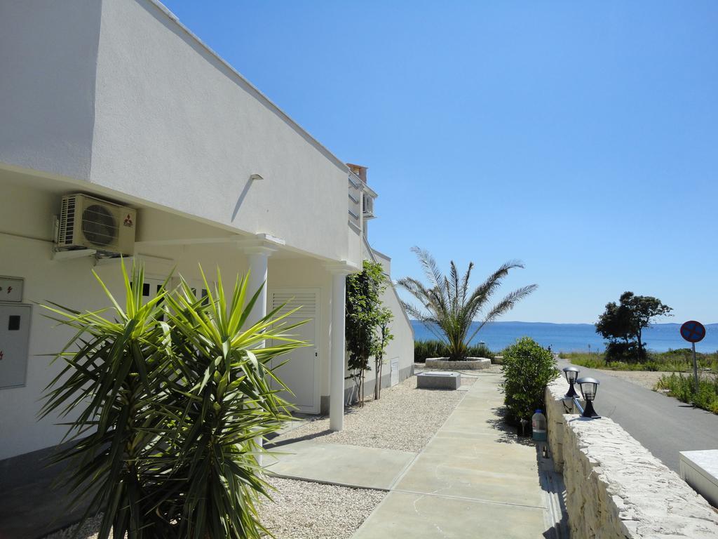 Mirakul Apartments Vir Dış mekan fotoğraf